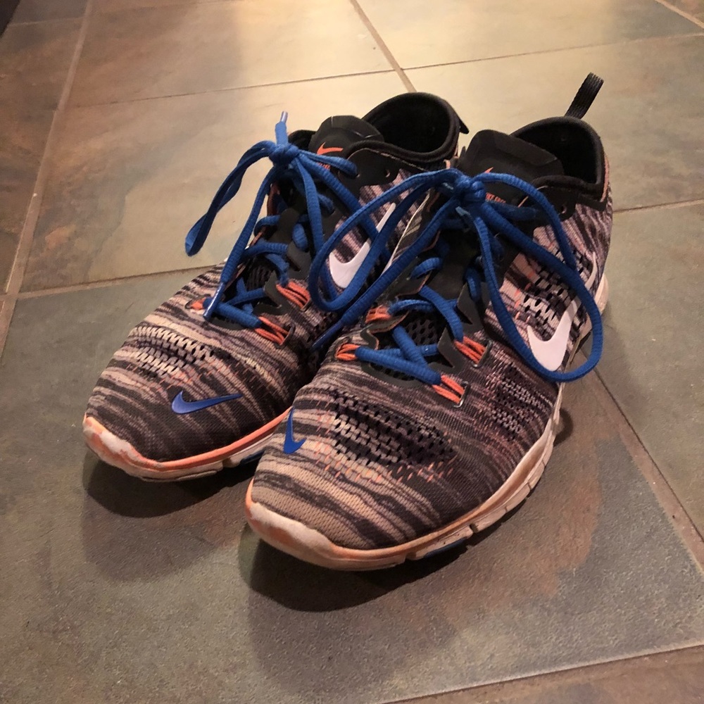 Nike Tennis Shoes